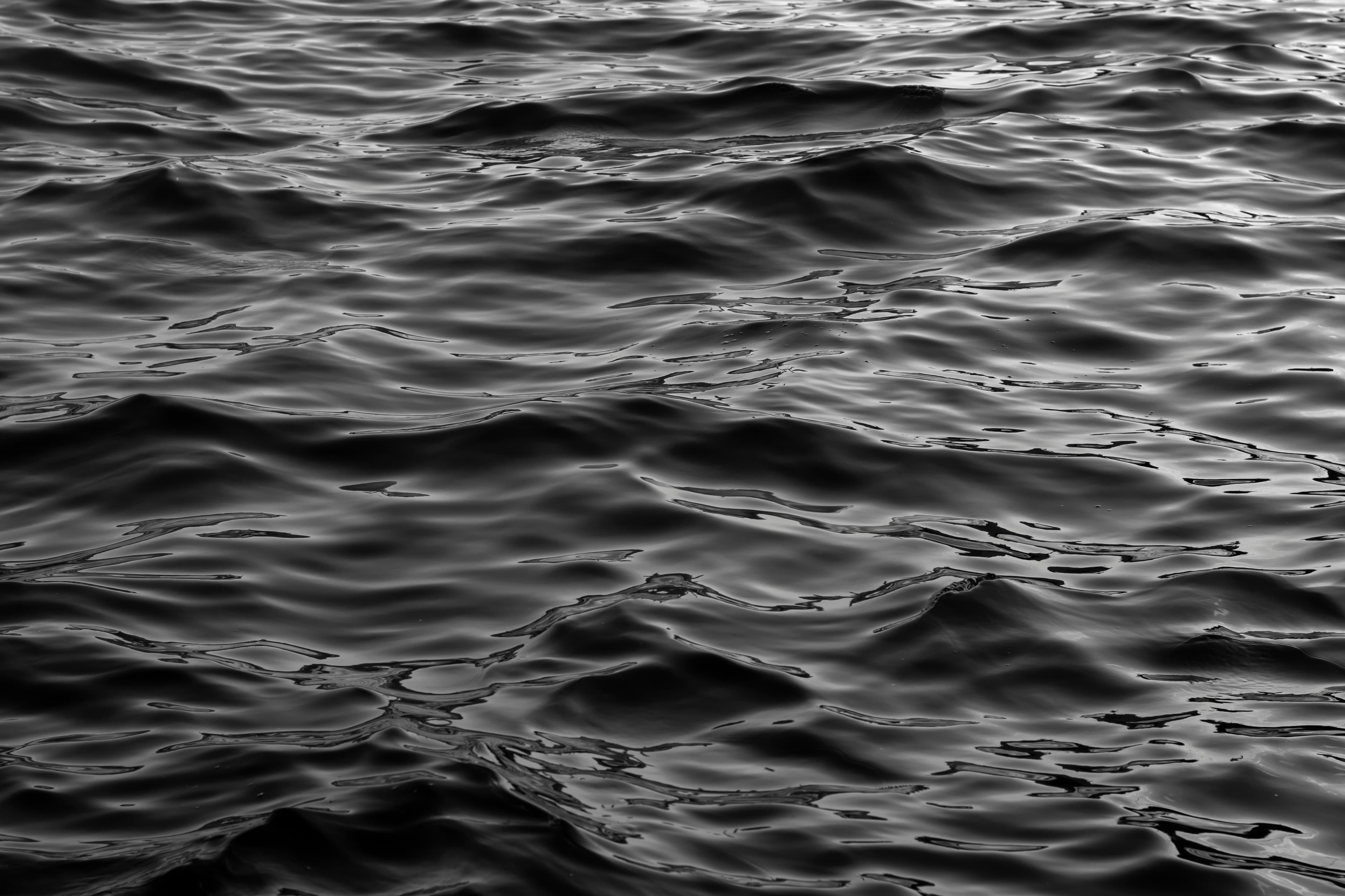Textura de agua oscura — Lucía Caney